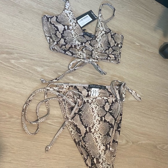 Nasty gal snake print bikini set - Picture 2 of 4
